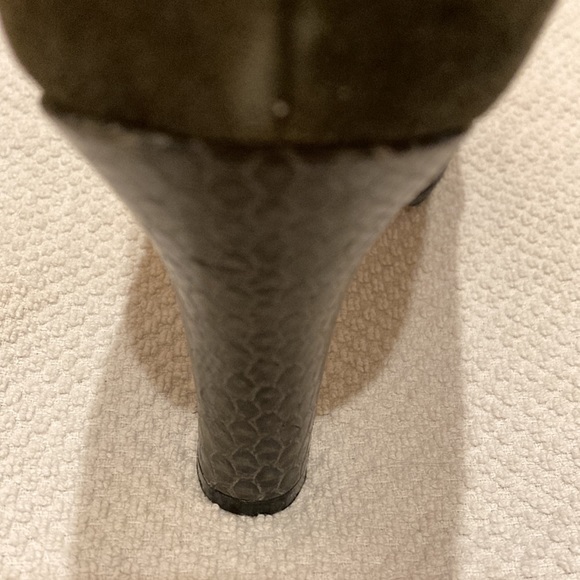 Bisou Bisou Michele Bohbot Retro Leather and Suede Peep Toe Pumps Heels Size 8M - Picture 13 of 14